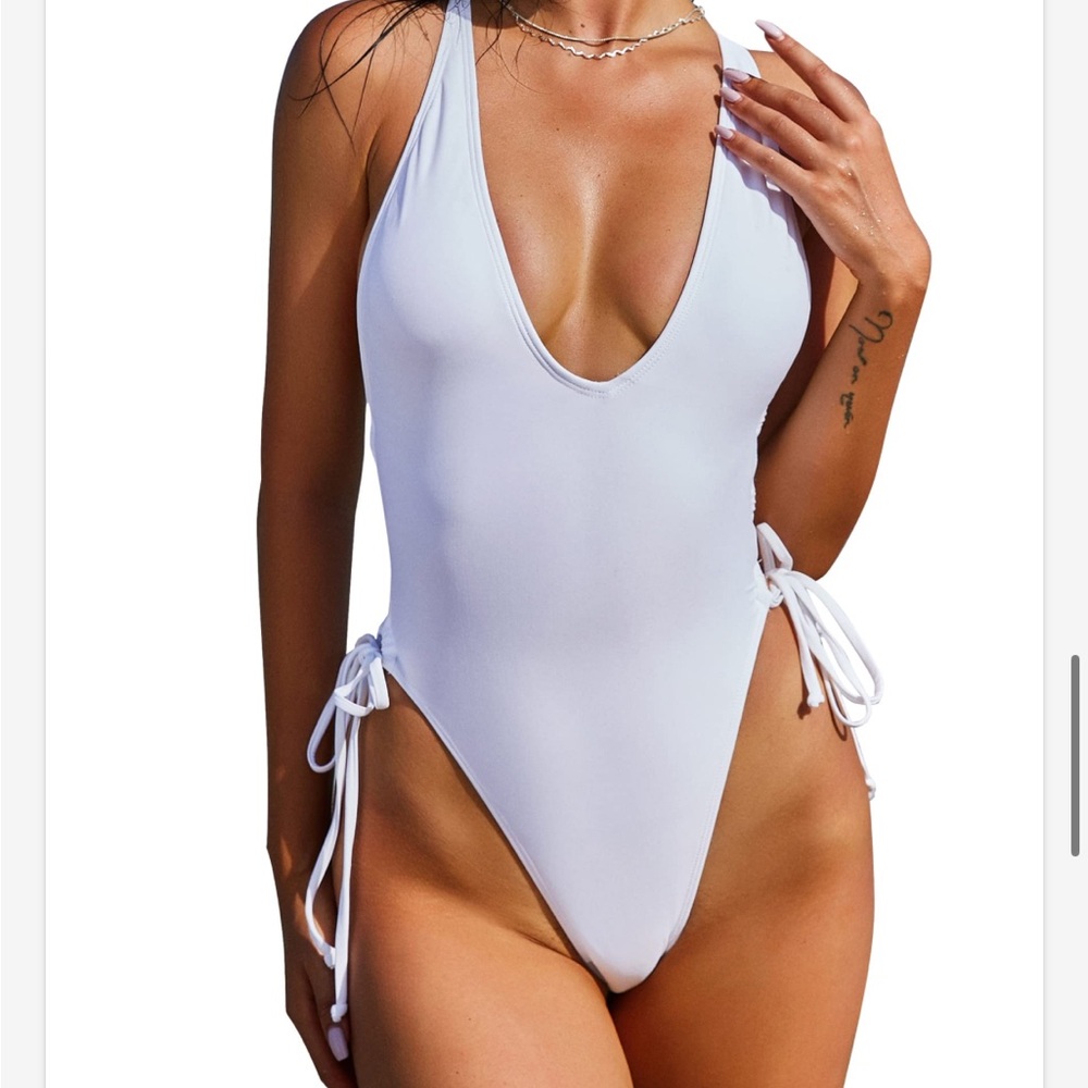 ZAFUL Women’s Plunging One Piece Swimsuit